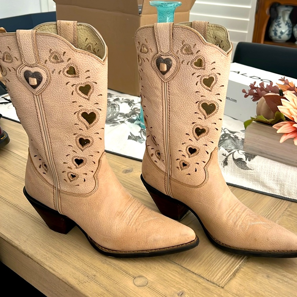 Really cute heart shaped Durango boots. Worn once. Still looking great.